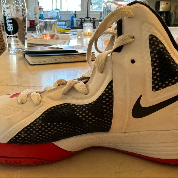 Nike Youth size 7 Hyperfuse Basketball shoe - Picture 3 of 5